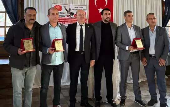 Edremit'te 20 Yılını Dolduran Esnaflara Plaket Töreni