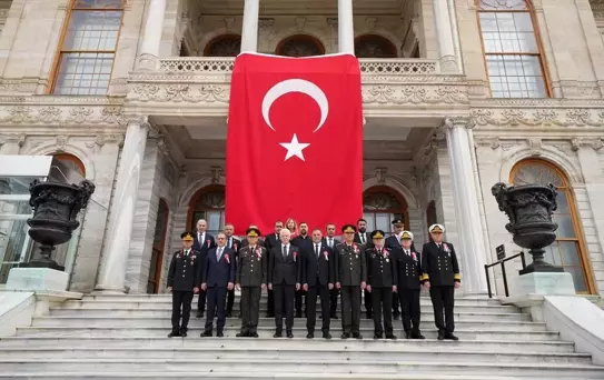 Atatürk'e Saygı Ziyareti