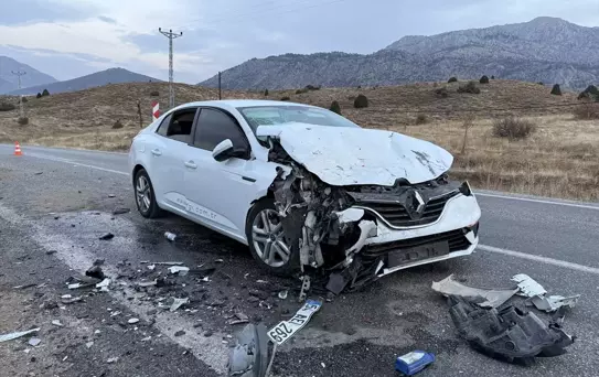 Göksun'da Trafik Kazası: 4 Yaralı