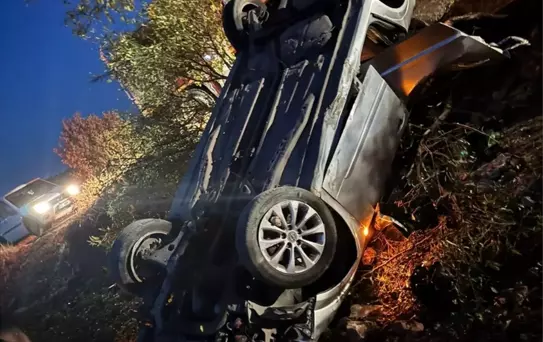 Mardin'de Otomobil Devrildi: 3 Yaralı