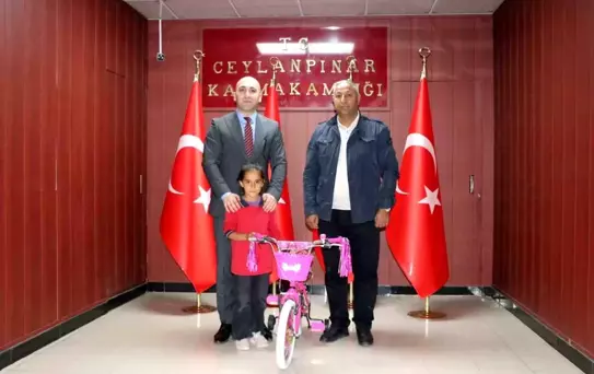 Minik Dilek'in Bayrak Sevgisi Takdir Topladı