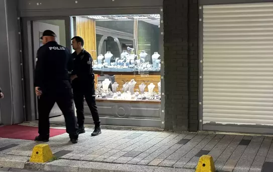 Kuyumcudan 2 Milyon Lira Değerinde Altın Çalındı