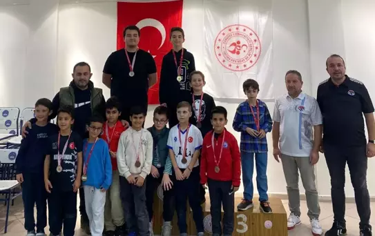 Düzce'de Satranç Turnuvası Düzenlendi