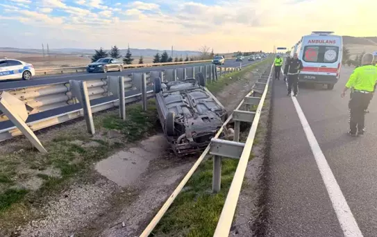 Polatlı'da Ters Dönülen Otomobilde 3 Yaralı