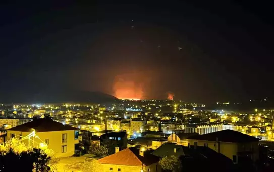 Hakkari'nin Yüksekova İlçesinde Nehil Sazlığı'nda Yangın
