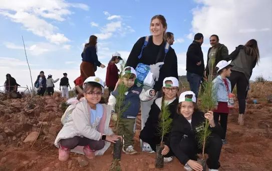 Banaz'da 11 Bin Fidan Dikildi