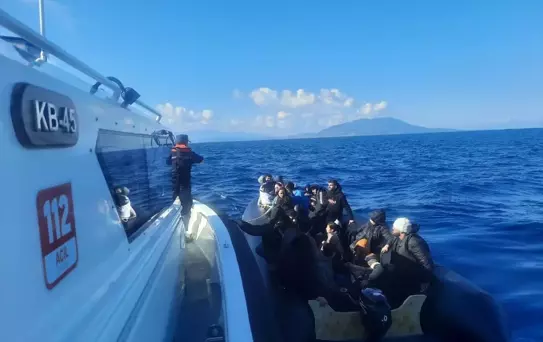 Dikili açıklarında 88 düzensiz göçmen yakalandı