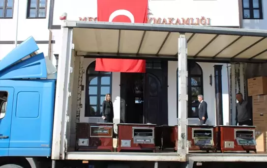 Mecitözü'nde Dar Gelirli Ailelere Soba Yardımı