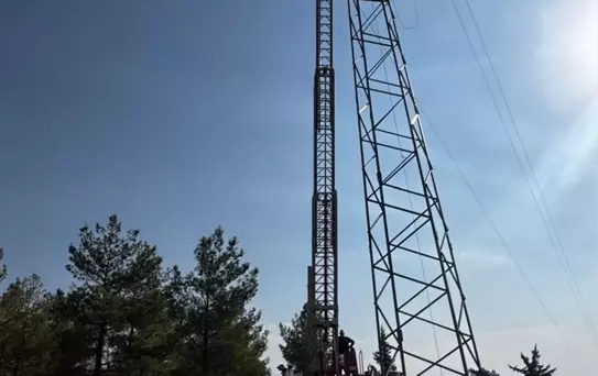 Mersin'de Elektrik Direğinde Mahsur Kalan İşçi Kurtarıldı