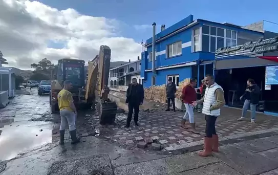 İzmir'de Kuvvetli Yağışlar Esnafı Zora Soktu