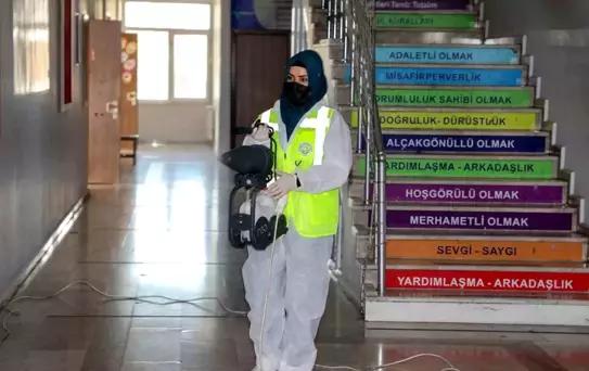 Talas Belediyesi'nden Okullara Hijyen ve Dezenfeksiyon Çalışması