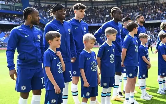 Dünyaca ünlü yıldız Sterling'in evine bir kez daha hırsız girdi