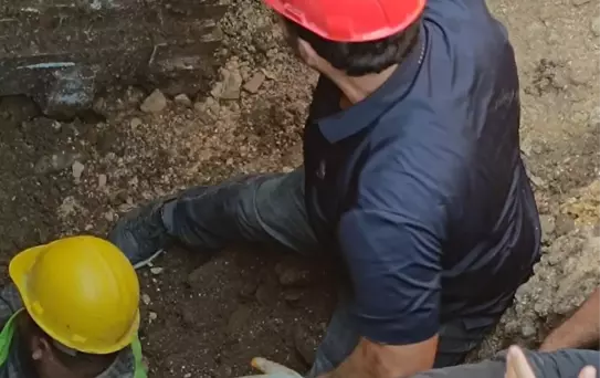 Antakya'da Toprak Kayması: İşçi Kurtarıldı