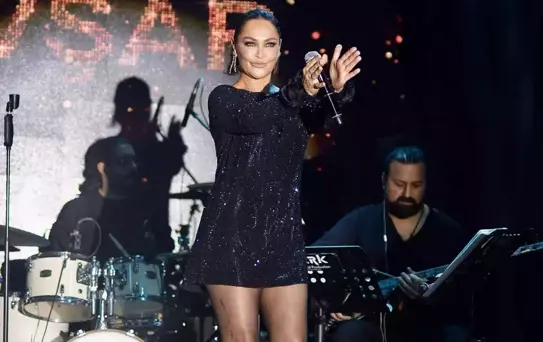 Hülya Avşar'dan yeni hamle: Sahnelerden iş dünyasına