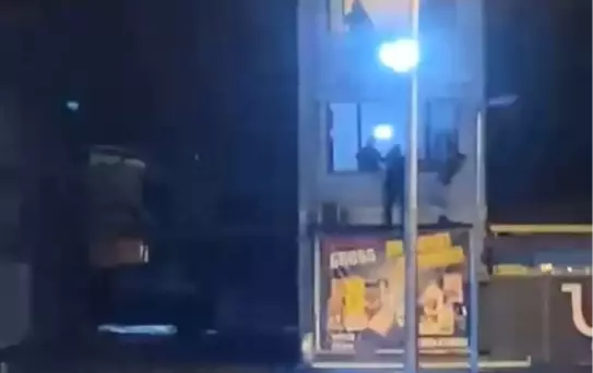 Kumkapı'da Kavga: 1 Kişi Pencereden Atıldı