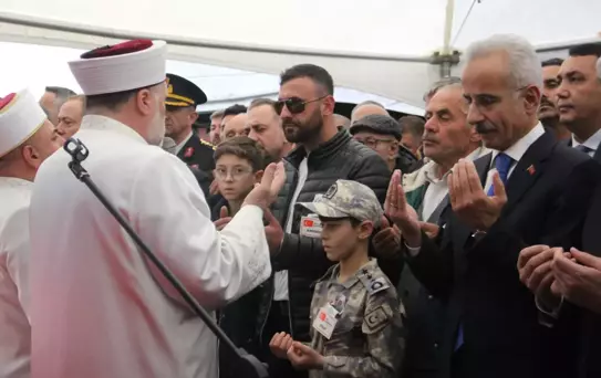 Şehit Astsubay Başçavuş Akın Karakuş, Sakarya'da son yolculuğuna uğurlandı (2)