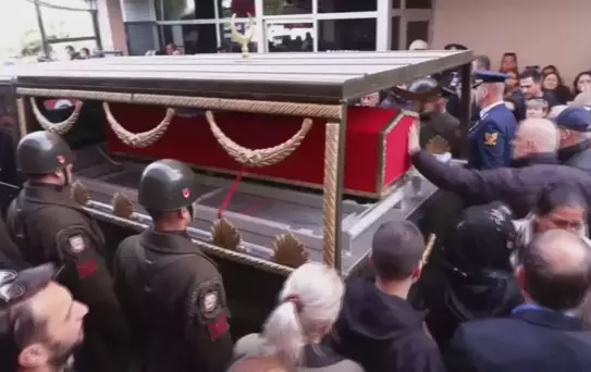 Şehit Gökhan Korkmaz'ın naaşı helallik için evinin önüne getirildi