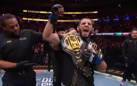 Tarihe geçti! Islam Makhachev'den çifte şampiyonluk