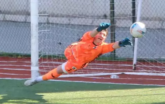 Beşiktaş, Galatasaray'ın da ilgilendiği 16'lık genç kaleciyi deneme antrenmanlarına aldı