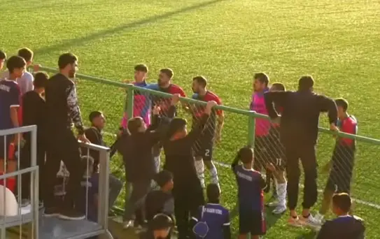 Keşan İdman Yurdu maçı sahada kargaşayla tatil edildi