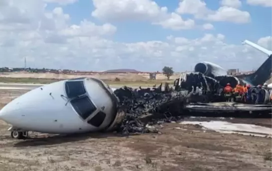 Kongo'da bakan ve heyetini taşıyan uçak pistten çıktı