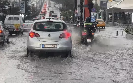 Bodrum'da Sağanak Yağışlar Su Birikintilerine Neden Oldu