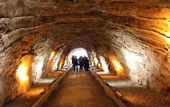 Türk Dünyası Korosu Tuz Mağaraları'nda Konser Verdi