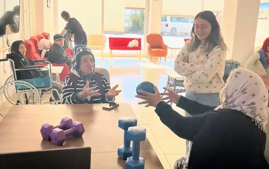 Yaşlılara Fizik Tedavi Desteği