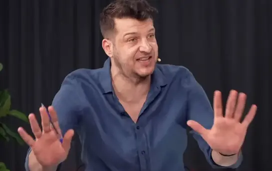 Eski futbolcu Batuhan Karadeniz hakkında kırmızı bülten! Mal varlıklarına el konuldu