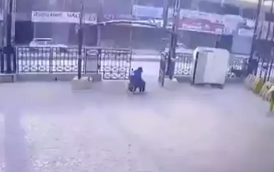 Peşaver'de intihar saldırısı: 3 polis öldü