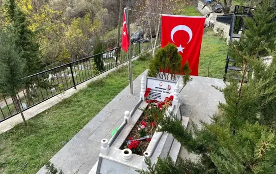 Şehit öğretmen Necmettin Yılmaz, mezarı başında anıldı