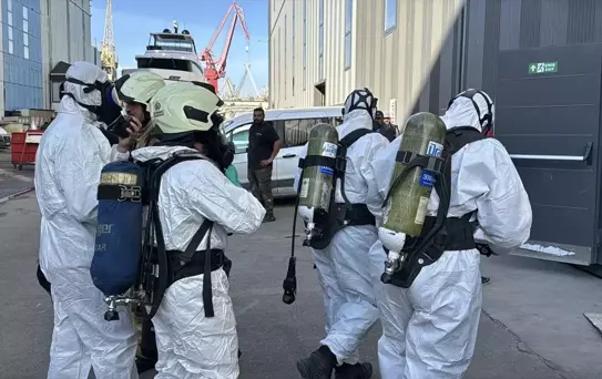 Tuzla'daki Tersanede Yat Yangını Söndürüldü