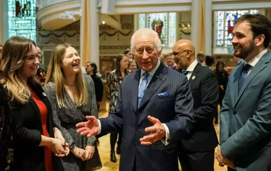 Kral Charles'ın çocukluk saçı açık artırmada satışa çıktı