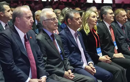 CHP'nin 39. kurultayı başladı! Özel'in davetine rağmen Kılıçdaroğlu katılmadı