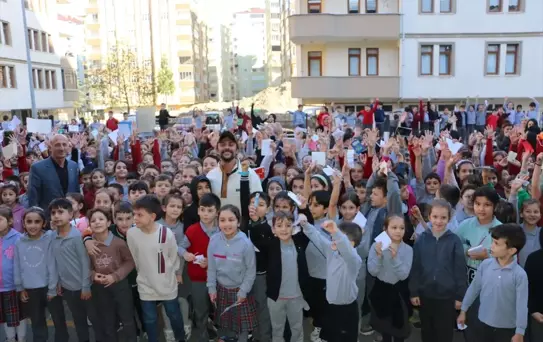 Onur Dilber 28 Şubat İlkokulunu Ziyaret Etti