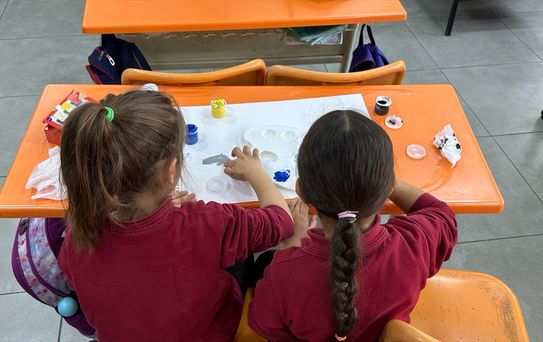 MEF Üniversitesi'nden Kargı'ya Kütüphane ve Oyun Odası