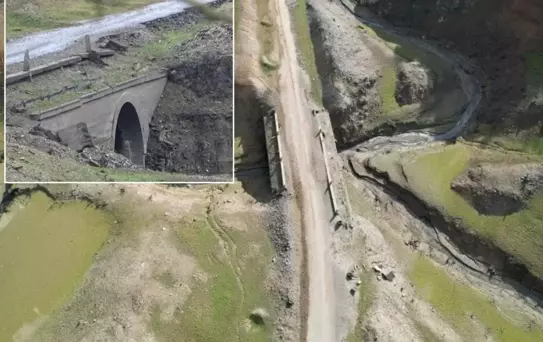 Sular çekildi, tarihi kalıntılar gün yüzüne çıktı