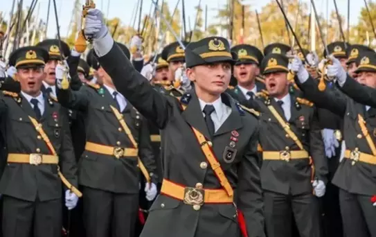 Kılıçlı yemin nedeniyle TSK'dan ihraç edilen komutan için yeni karar