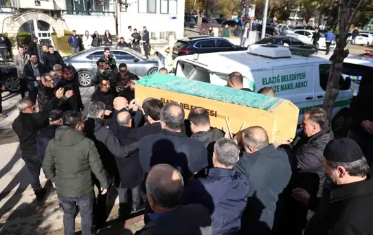 İçişleri Bakan Yardımcısı Mehmet Aktaş'ın Annesi Elazığ'da Defnedildi