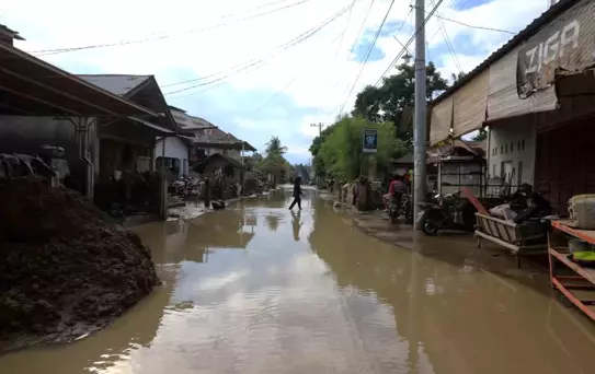 Güney Asya'da Sel Felaketi: Can Kaybı 1220'ye Yükseldi