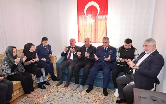 Şehit Astsubay Üstçavuş Burak İbbiği'nin şehadet belgesi ailesine teslim edildi