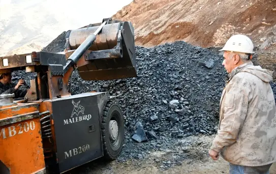 Emekli Madenci Hakkari'de Çalışmaya Devam Ediyor