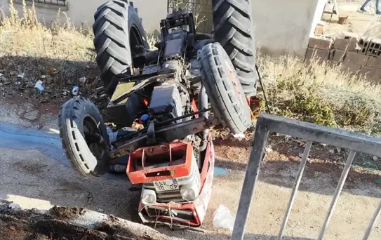 Traktör Devrildi, Sürücü Hayatını Kaybetti