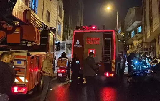 Eyüpsultan'da Park Halindeki Araçta Yangın