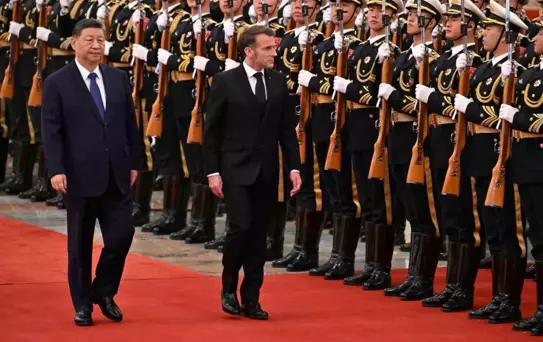 Macron ve Xi Pekin'de İkili İlişkileri Güçlendirdi