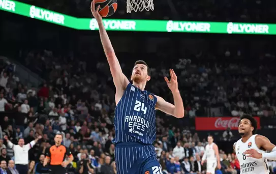 Anadolu Efes, Real Madrid'e Yenildi
