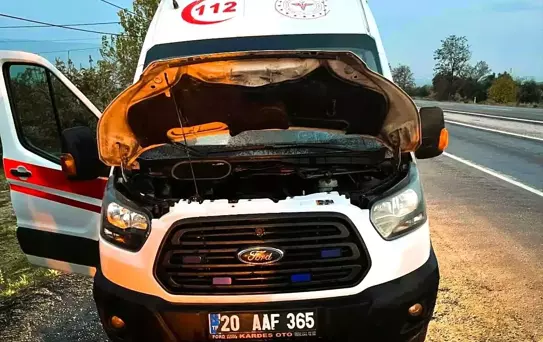 Denizli'de Seyir Halindeki Ambulans Yangın Çıkardı