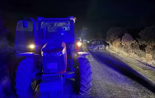 Uşak'ta Traktör ile Otomobil Çarpıştı