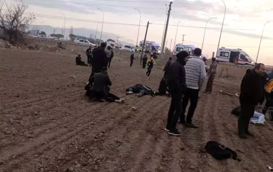 Afyonkarahisar'da Minibüs Kazası: 17 Yaralı