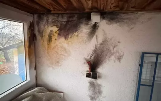 Yıldırım Düşen Evde Yangın Çıktı